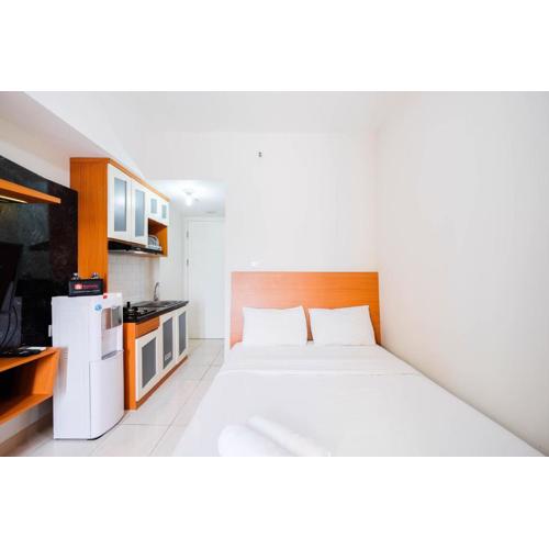 Simply Good Studio Room Apartment at Springlake Summarecon By Travelio