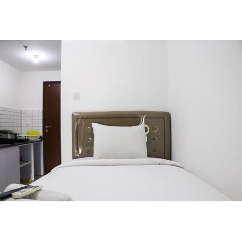 Simply Look and Comfy Studio Sayana Bekasi Apartment By Travelio