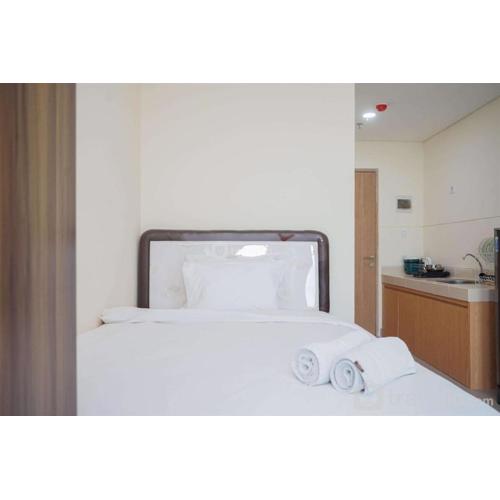 Simply Look Studio Apartment at B Residence By Travelio