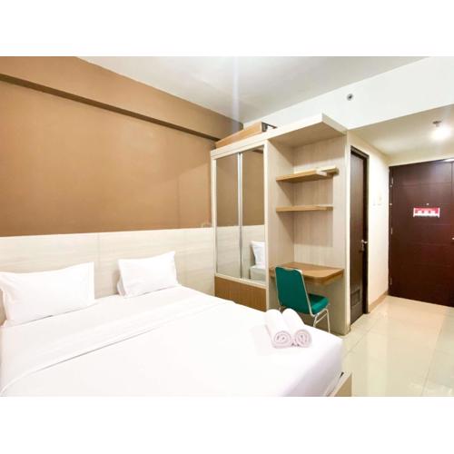 Simply Look Studio at Grand Dhika City Apartment By Travelio
