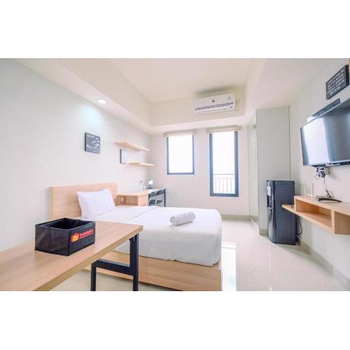 Simply Look Studio High Floor at Evenciio Margonda Apartment By Travelio