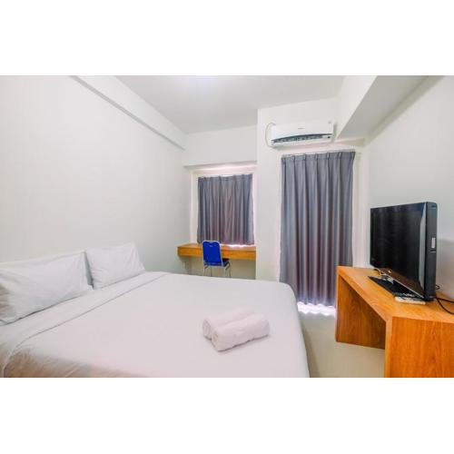 Simply Look Studio Tamansari Mahogany Karawang Apartment By Travelio