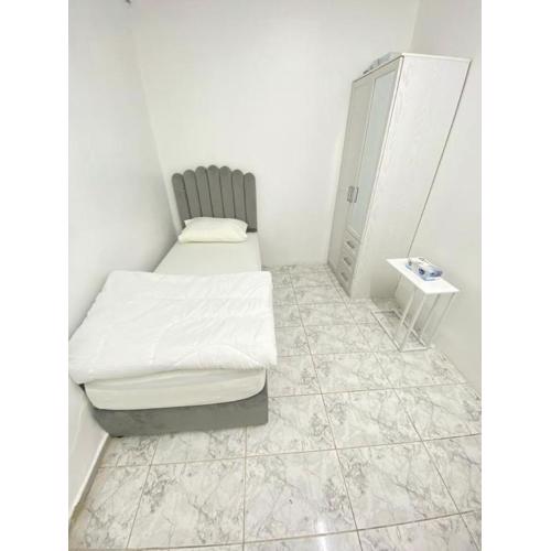 Single bed hosted by dinar apartments