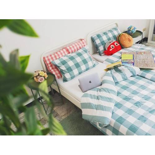 Single Beds, Private Bath & Balcony, Shared Kitchen with Local Family by Pillows & Purrs