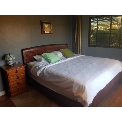 Single room in single house,not accept single male customer