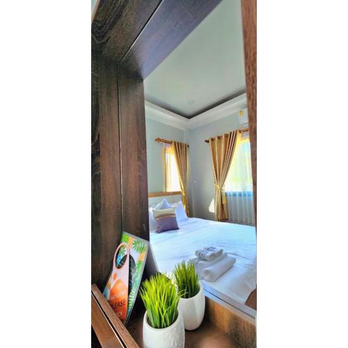 Sisters Real Escapes - Private Bedroom with Shared Bathroom