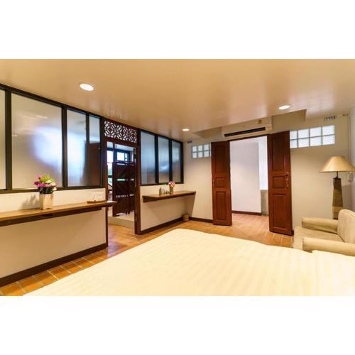 SKY - Fong Lee CC Lampang Walking Street