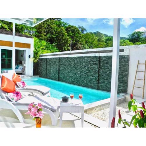 Skylight Nice Pool Villa in Kamala