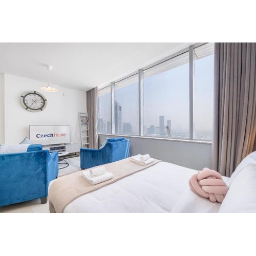 Skyline Studio DIFC Iconic View by Czech-In