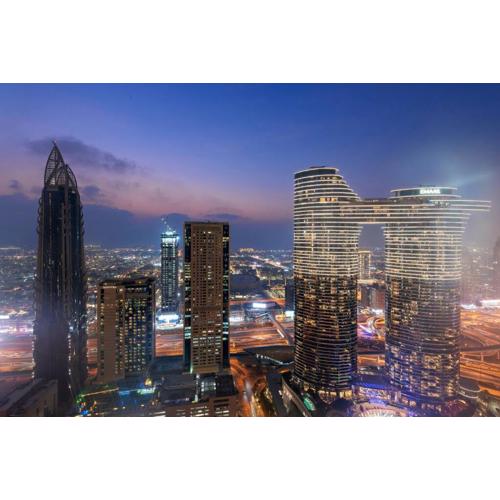 Skyline Views 2BR Near Burj Khalifa & Dubai Mall with Pool Access