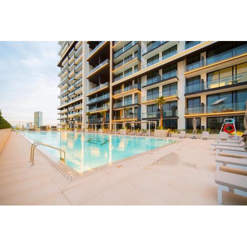 Skyline Views & Calm Nights - 1BR JVC and Free Baby Gear