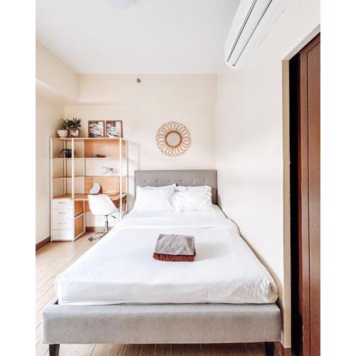 Skyline Views Serenity in the City