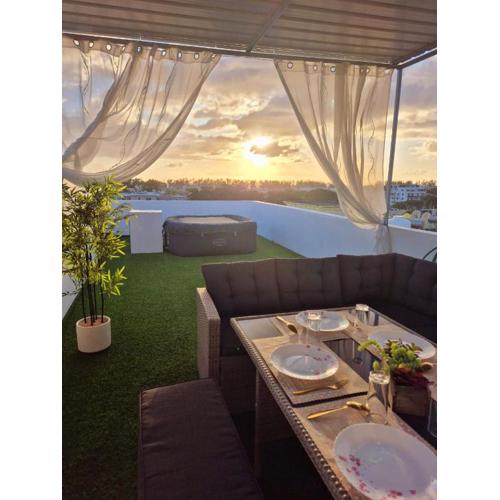 Skyview Apartment- Rooftop Penthouse with Sunset & Sea Views