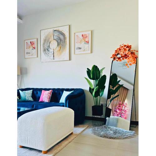 Sleek 1BHK, Cozy Retreat Near Burj Khalifa & Canal