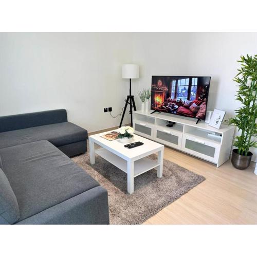 Sleek 1br Apt Jvc Quiet Space With Pool & Par