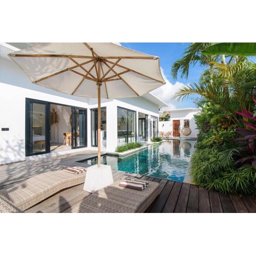 Sleek Tropical Escape Designer 2br Villa W Pool