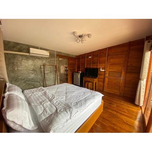 Sleep with Elephants Homestay