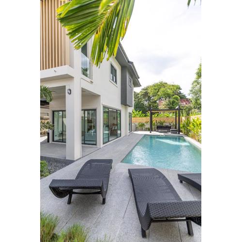 Sleep With Sheep - 3 Bedroom Pool Villa