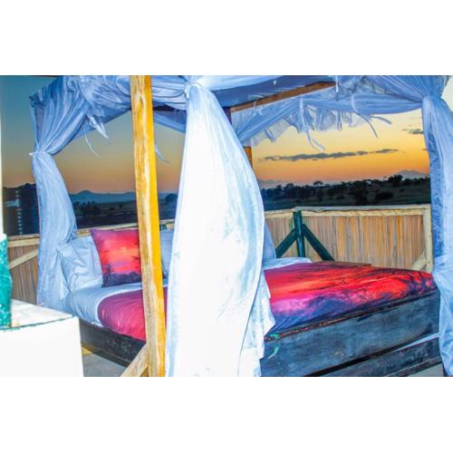 Sleeps 3 Ensuite Star Bed Mt Kilimanjaro View