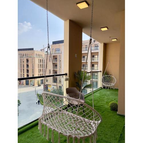 Sleeps 5, Luxe Apartment in Al Mamsha, Sharjah