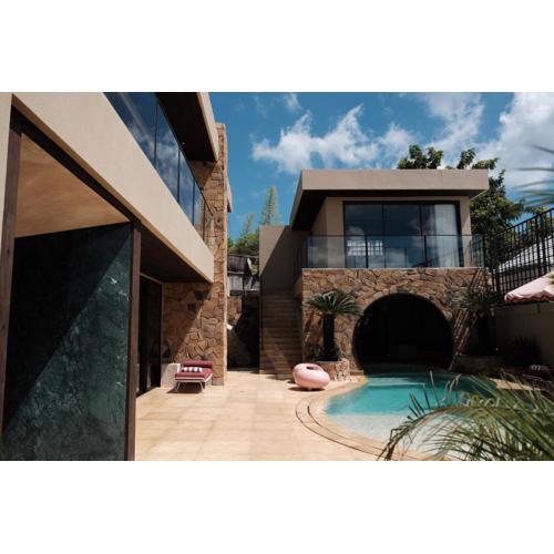 Slim Summer House, 4 bedroom Mid Century Villa in Uluwatu