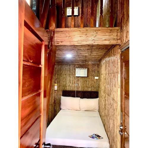 Small Deluxe Adjacent Room