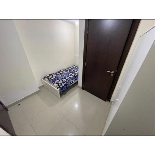 Small room with Pool and Gym access in Reem Island