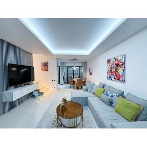 Smart 3BR Townhouse in Laguna Park 6520