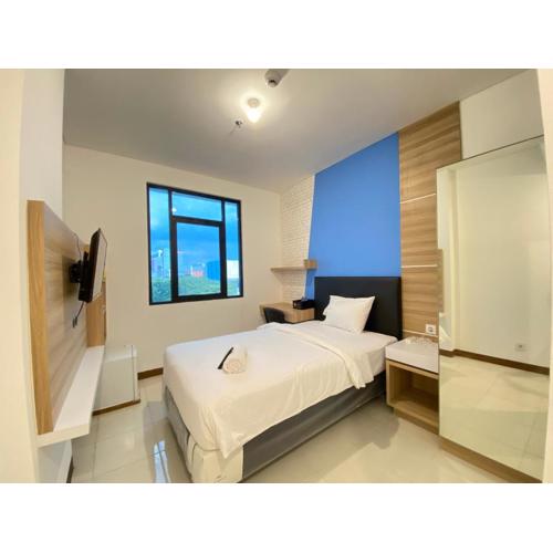Smart Studio Room Semi Apartment at The Lodge Paskal near BINUS University By Travelio