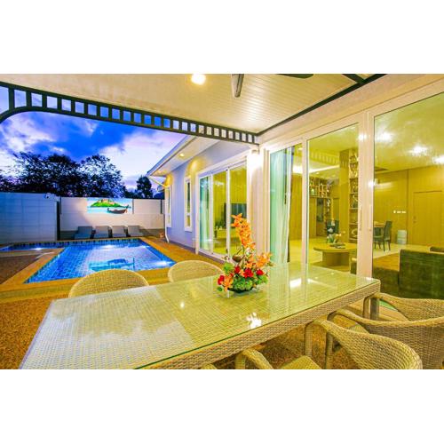 "Smooth as Silk" Gorgeous 3-Bedroom Pool Villa, Just a Stone's Throw from the Beach!