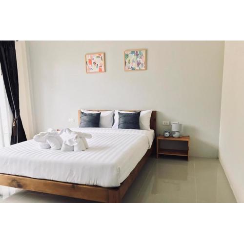 Snooze Inn Phuket - Free Shuttle to Bang Rong Pier