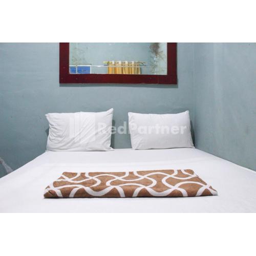 Snow White Residence near Grogol Mitra RedDoorz