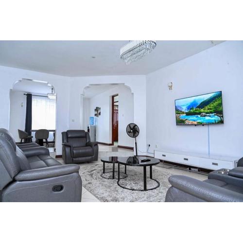 Sofitel Executive 3 bedrooms all rooms ensuite own compound