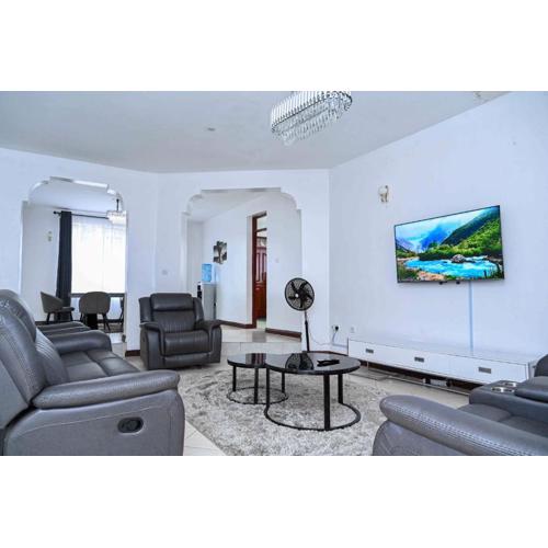 Sofitel Executive 4 bedrooms all ensuite own compound