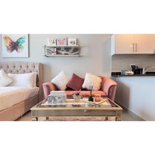 Soho Saadiyat Island Poolside Luxury Retreat - Moments from Louvre Abu Dhabi