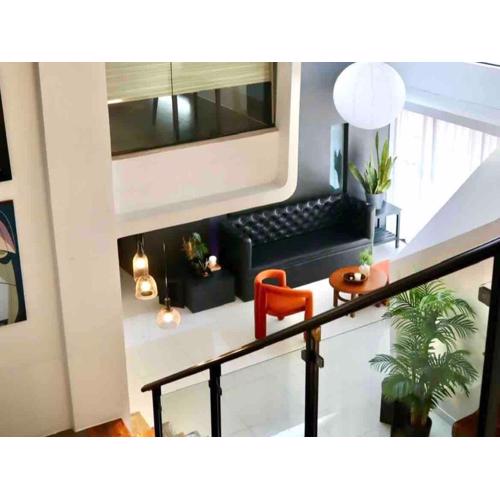 Soho-Style Loft - City Center with 4BR, Wifi and Gameroom