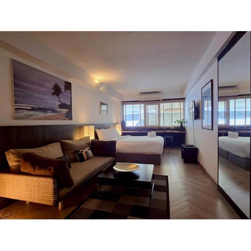 Somewhere to Escape - Hometel