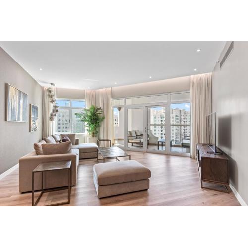 Sophisticated 3 Bed Palm Jumeirah w Beach Access