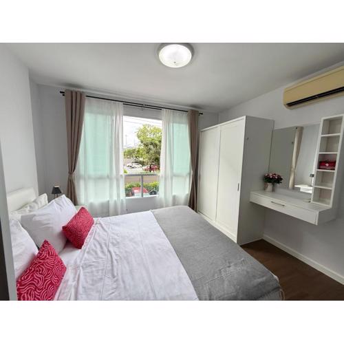 Spacious 1 Bedroom, with sofa bed and Balcony