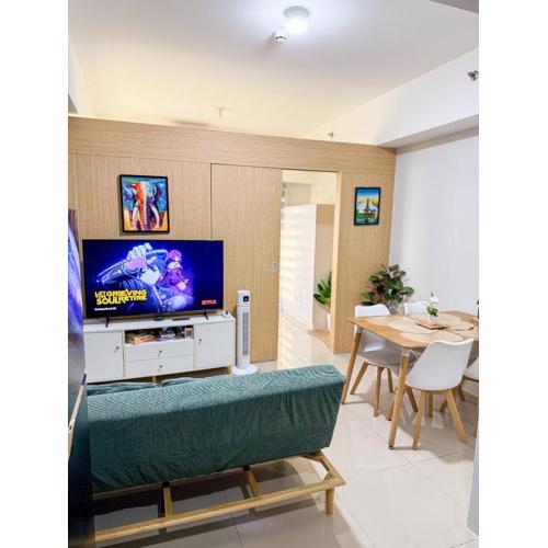 Spacious 1BR Unit with Balcony Grass Residences Tower 5 beside SM North