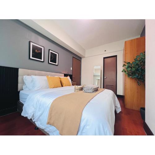 Spacious 1BR with 300MBPS Internet near High Street BGC