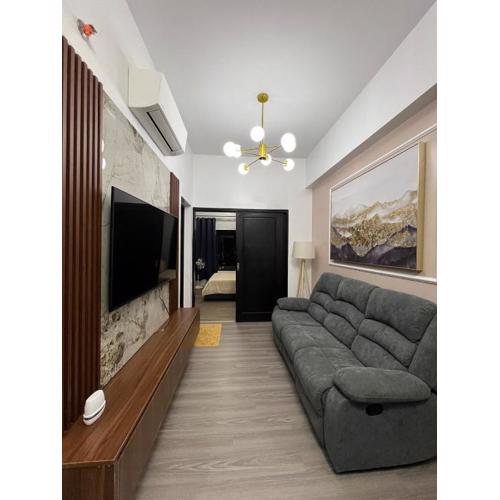 Spacious 1BR with Panoramic Views