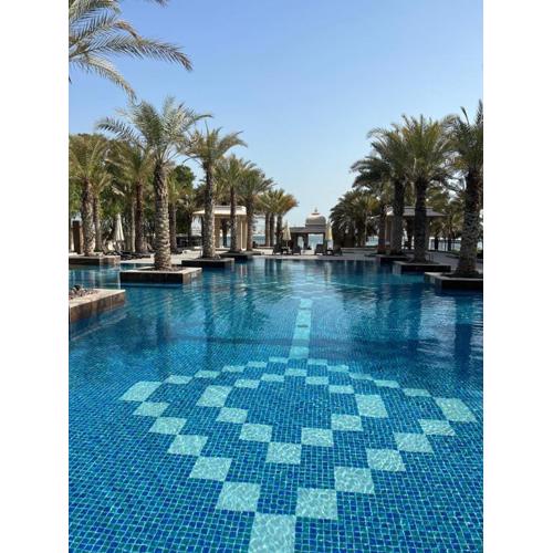 Spacious 2-bedroom beachfront apartment with pool