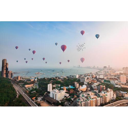 Spacious 2 Bedroom Corner Unit Near Walking Street