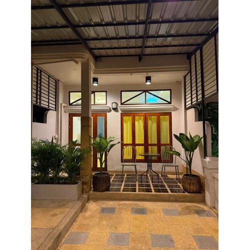 Spacious 2 Bedroom House In City Centre