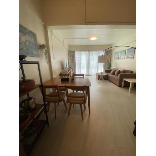 Spacious 2-storey apartment near beach in prime location