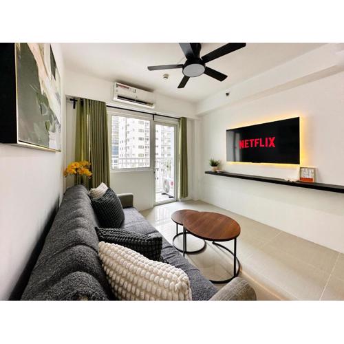 Spacious 2BR Living Rm Shore Res near NAIA MOA