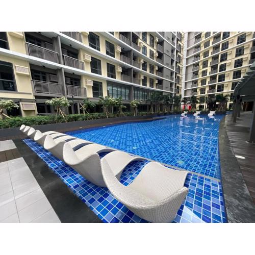 Spacious 2BR Luxury Suite across Okada, Airport