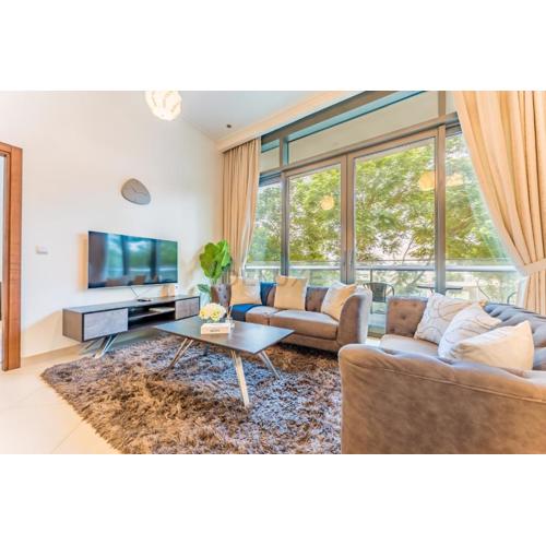 Spacious 2BR Overlooking Green Spaces, Minutes on Foot to Metro,Near Burj Khalifa, Dubai Mall and Dubai Opera, Burj Vista Tower 2, Downtown Dubai by Deluxe Holiday Homes