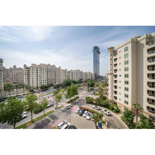 Spacious 3 Bedroom Palm Apartment